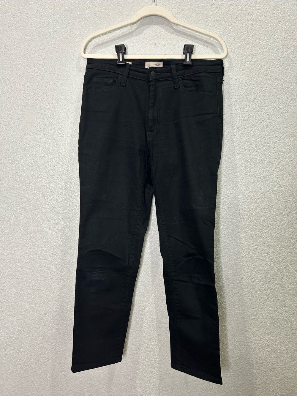 Universal Thread Women’s Black High Rise Slim Straight Jeans